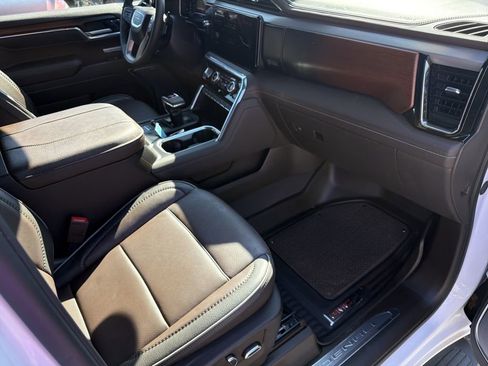Used 2025 GMC Sierra 1500 Denali image 16