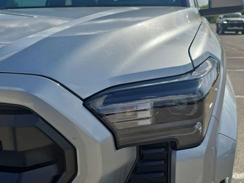 Used 2025 Toyota Tacoma SR5 AWD/4WD image 32