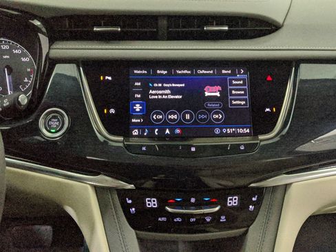 Used 2020 Cadillac XT6 Premium Luxury FWD image 29