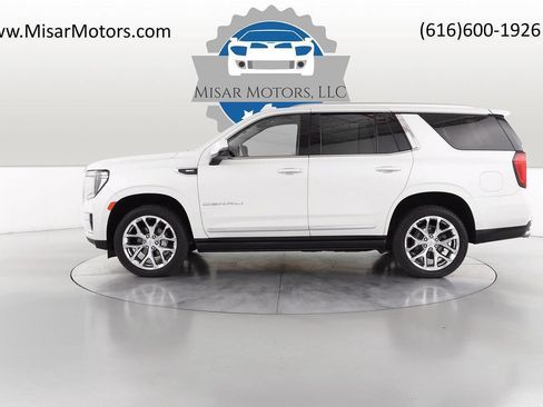 Used 2021 GMC Yukon Denali w/ Denali Premium Package image 7