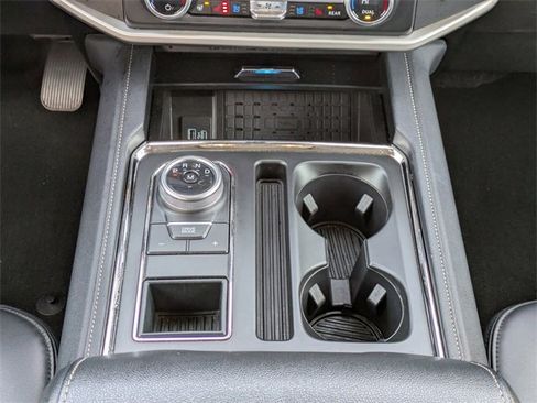 Used 2024 Ford Expedition XLT image 22