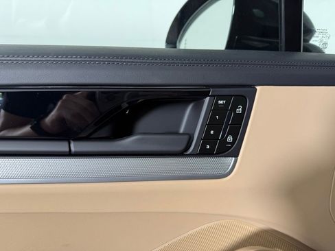 Certified 2025 Porsche Cayenne Coupe image 25