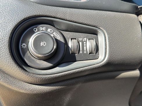 Used 2020 Jeep Renegade Limited AWD/4WD image 10