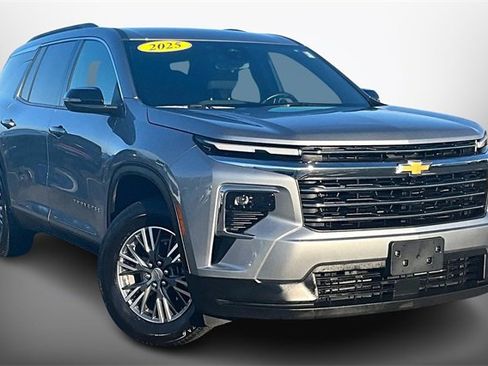 Used 2025 Chevrolet Traverse LT image 10