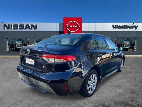 Used 2022 Toyota Corolla LE image 6