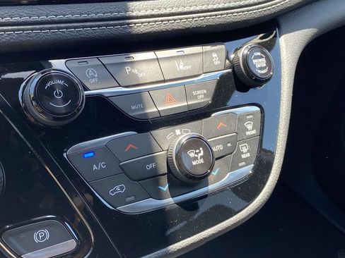 New 2026 Chrysler Pacifica Select AWD/4WD image 47