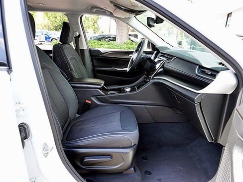 Certified 2023 Jeep Grand Cherokee L Laredo RWD image 11