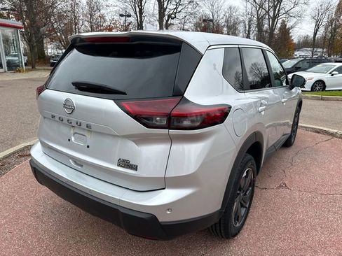 Used 2025 Nissan Rogue SV image 5