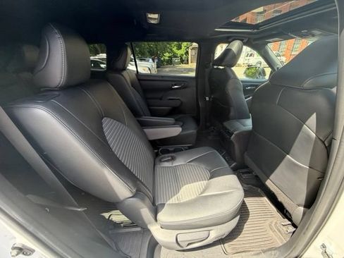 Used 2024 Toyota Highlander XSE AWD/4WD image 14