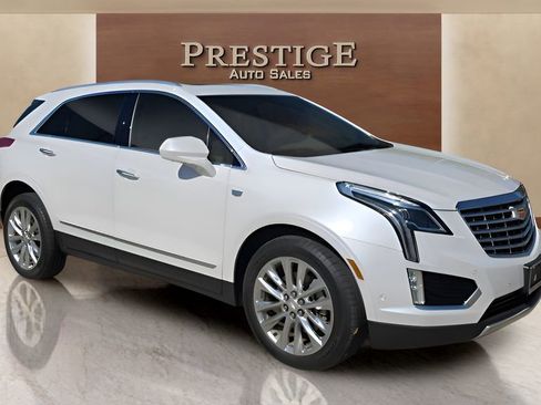Used 2017 Cadillac XT5 Platinum w/ Driver Assist Package image 16