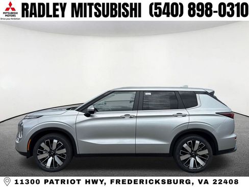 New 2026 Mitsubishi Outlander SE image 17