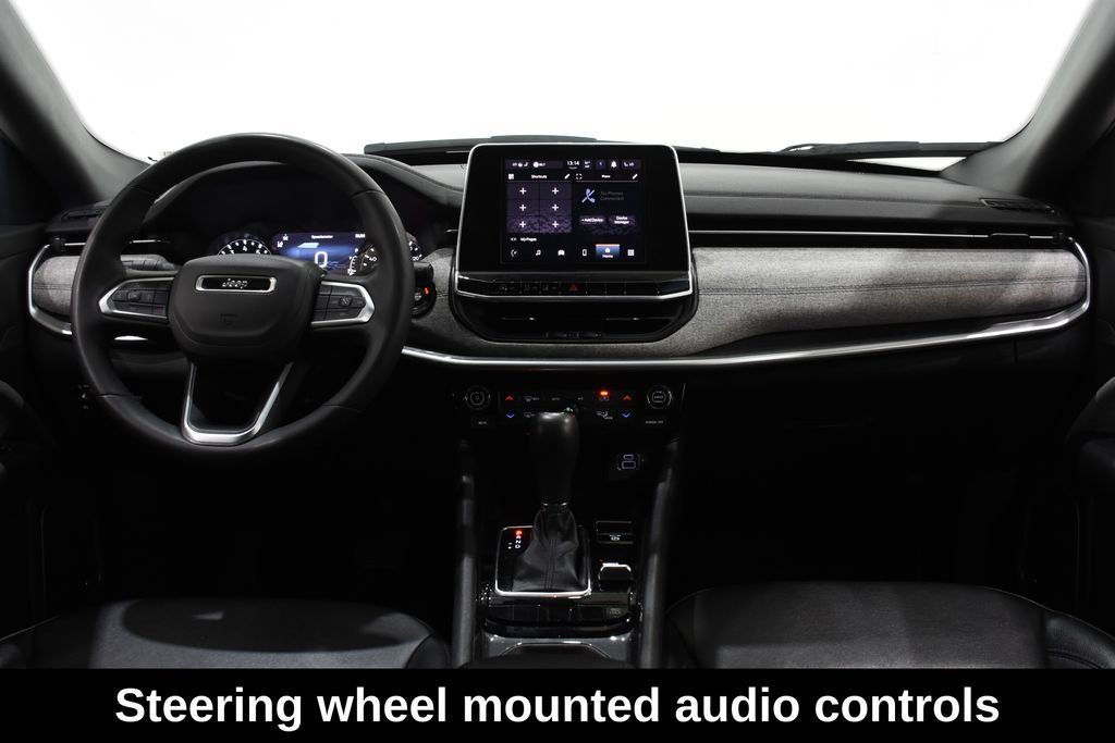 Used 2025 Jeep Compass Latitude w/ Sun & Sound Group AWD/4WD image 8