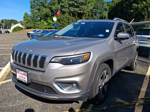 Used 2019 Jeep Cherokee Limited AWD/4WD image 3