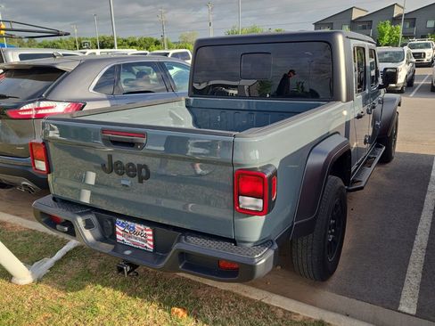 Used 2024 Jeep Gladiator Sport image 3