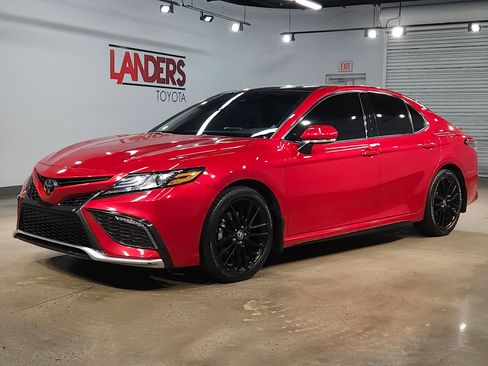 Used 2024 Toyota Camry XSE FWD image 3