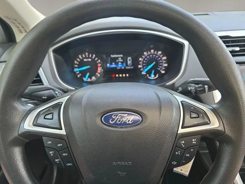 Used 2014 Ford Fusion SE FWD image 17
