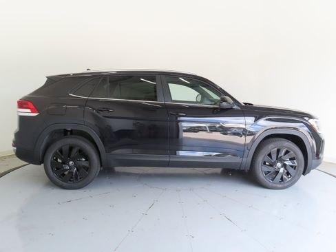 New 2025 Volkswagen Atlas Cross Sport SE image 2