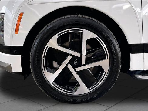 Certified 2026 Hyundai Ioniq 9 Calligraphy w/ Tow & Go Package AWD/4WD image 10
