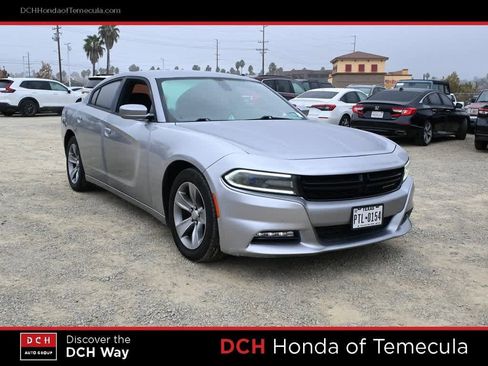 Used 2016 Dodge Charger SXT image 3