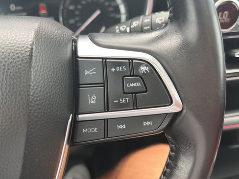 Used 2021 Toyota Highlander XSE AWD/4WD image 22