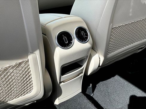 Used 2023 Mercedes-Benz GLB 250 4MATIC image 10