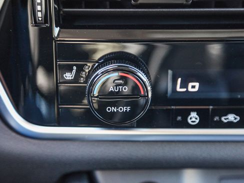 Used 2025 Nissan Rogue SL image 8