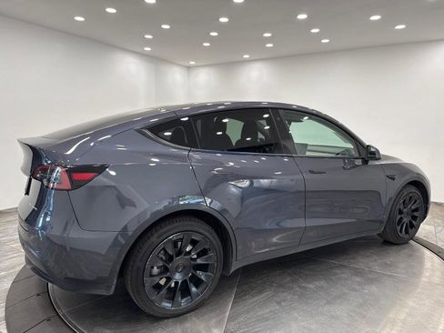 Used 2022 Tesla Model Y Long Range image 7