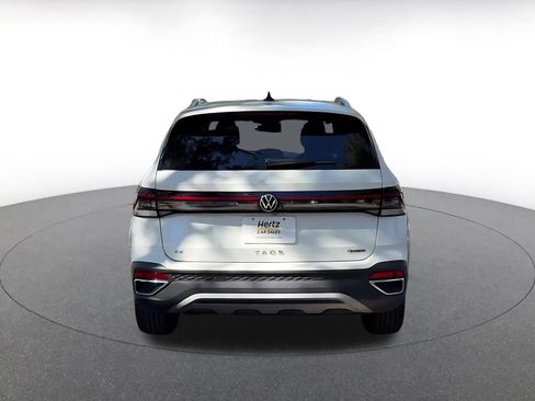 Used 2025 Volkswagen Taos SE image 12