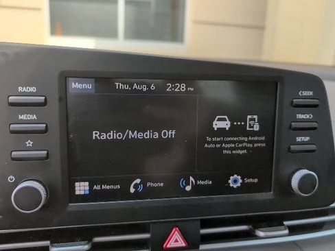 Used 2025 Hyundai Elantra SE FWD image 14
