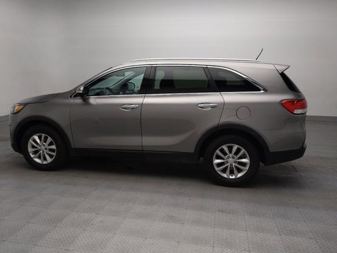 Used 2017 Kia Sorento FWD image 3