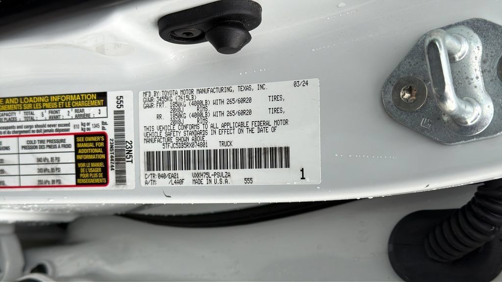 Used 2024 Toyota Tundra Limited w/ Power Package AWD/4WD image 29