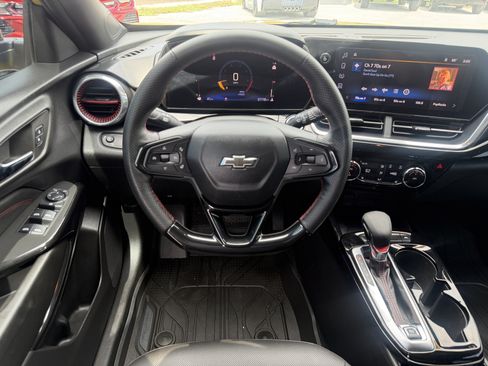 Certified 2024 Chevrolet Trax RS w/ Sunroof Package FWD image 14