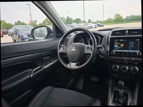 Used 2025 Mitsubishi Outlander Sport AWD image 14