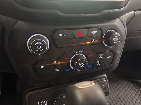 Used 2022 Jeep Renegade Latitude image 20