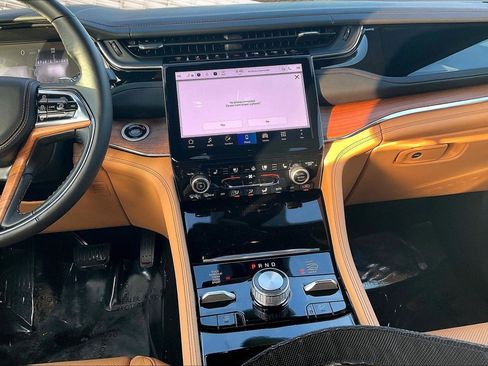 New 2025 Jeep Grand Cherokee Summit image 6