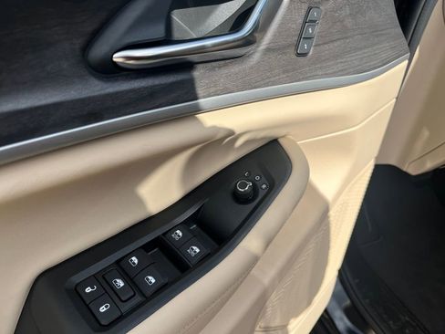 New 2025 Jeep Grand Cherokee Limited image 10