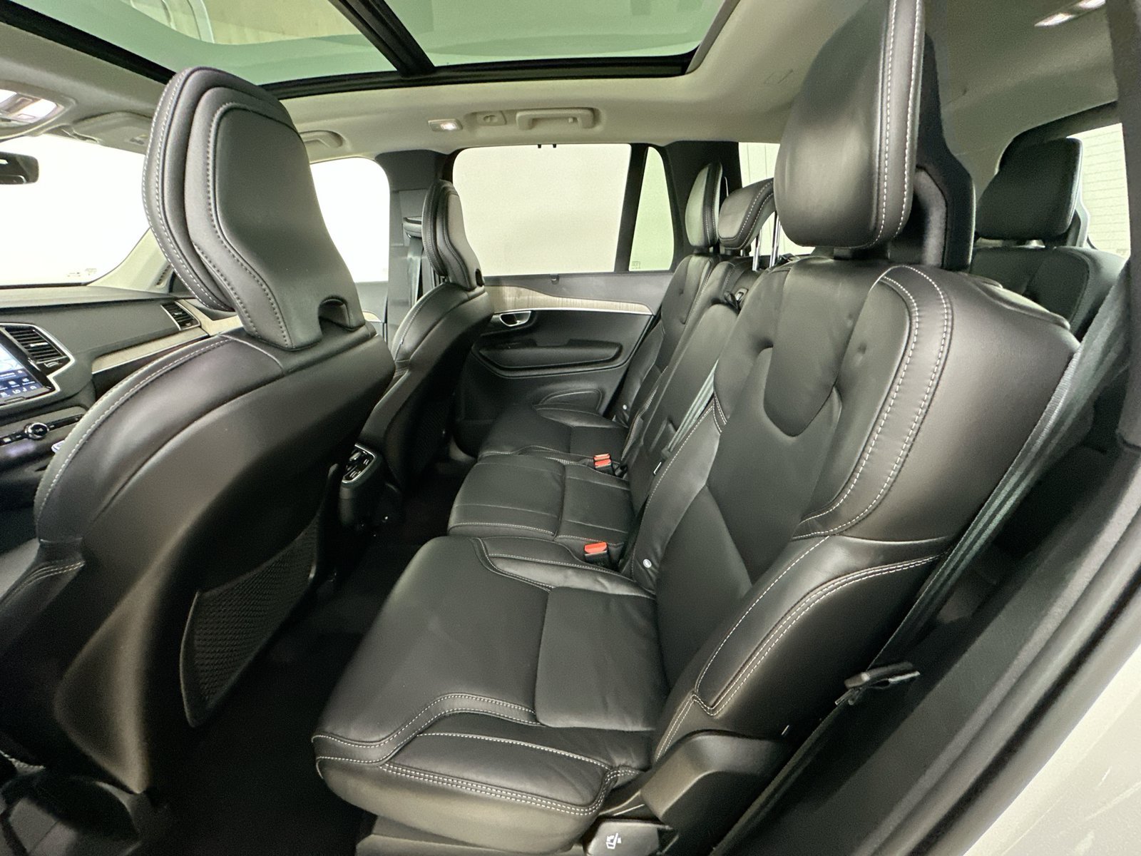 Certified 2024 Volvo XC90 B6 Ultimate w/ Protection Package Premier AWD/4WD image 37