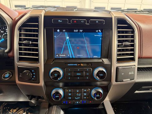 Used 2019 Ford F150 Platinum w/ Equipment Group 701A Luxury AWD/4WD image 18