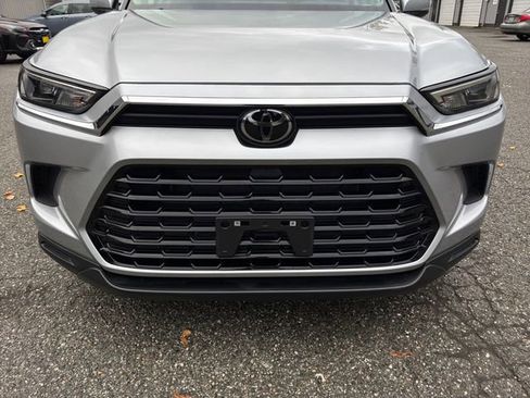 Used 2025 Toyota Grand Highlander XLE image 28
