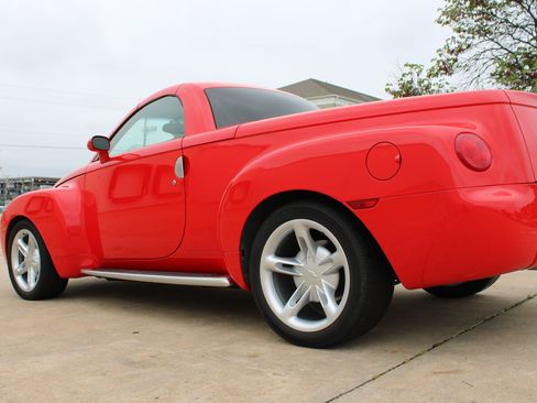 Used 2004 Chevrolet SSR w/ Preferred Equipment Group RWD image 35