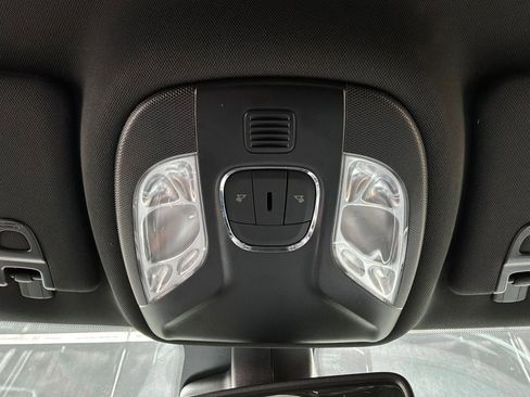 Used 2025 Jeep Compass Latitude AWD/4WD image 16
