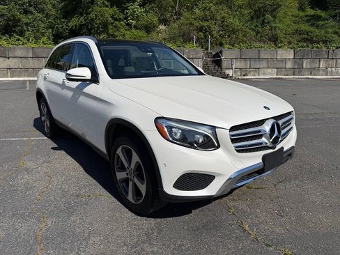 Used 2018 Mercedes-Benz GLC 300 4MATIC image 3