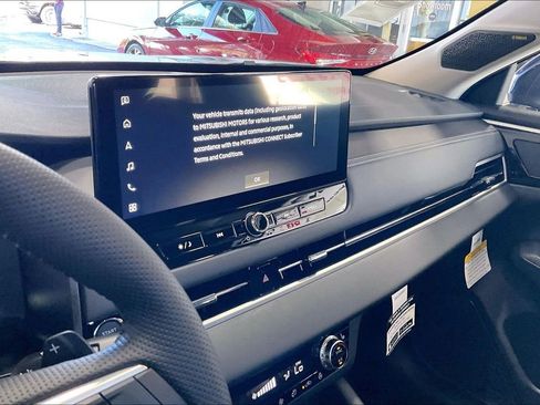 New 2026 Mitsubishi Outlander SE image 7