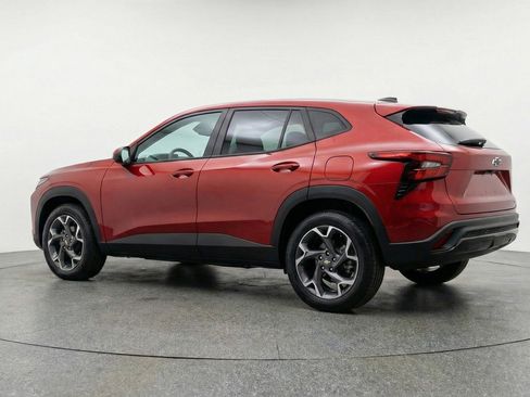 Used 2025 Chevrolet Trax LT FWD image 6