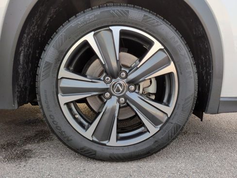 Used 2019 Lexus UX 200 image 13