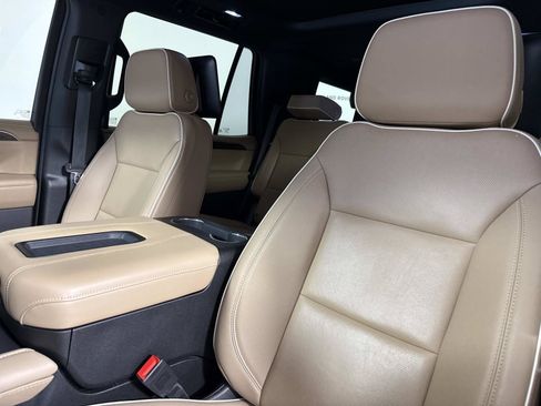 Used 2023 Chevrolet Tahoe Premier w/ Premium Package AWD/4WD image 21