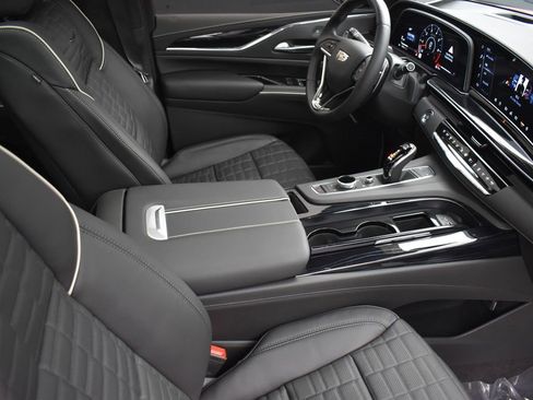 Certified 2023 Cadillac Escalade V w/ LPO, ONYX Package image 34