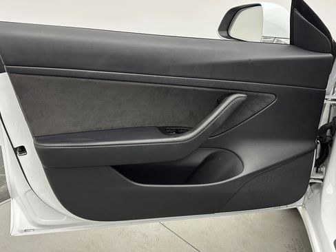 Used 2020 Tesla Model 3 Standard Range Plus image 12