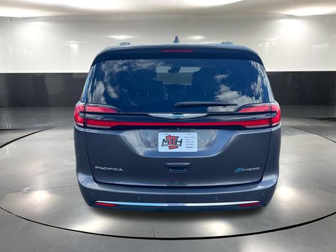 Used 2021 Chrysler Pacifica Touring-L FWD image 7