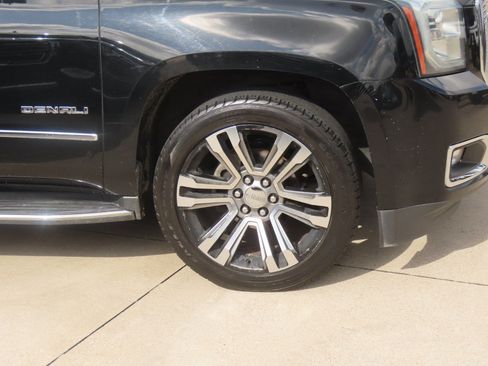 Used 2017 GMC Yukon XL Denali w/ Open Road Package AWD/4WD image 9